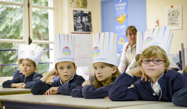 <strong>味覚の一週間</strong>　パリの小学校で開催した「味覚の一週間」特別授業の様子