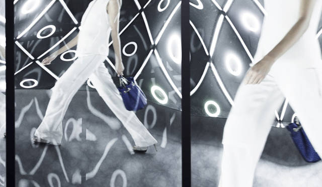 　2013年新作シグネチャーコレクションを発表　ショートムービー『Electric Signature』より