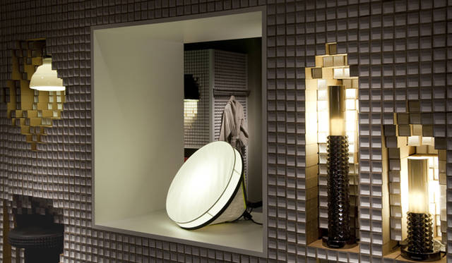 <strong>ART│Successful Living from DIESEL</strong>　この空間を訪れるひとの数だけ、この壁に触れる手のかずだけ展示の可能性を押しひろげるインスタレーション　Photo: Kanta Ushio