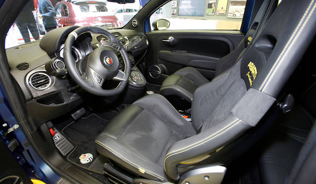 <strong>Abarth695 Fuoriserie｜アバルト695 フオリセリエ</strong>