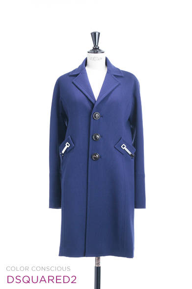 <strong>DSQUARED2｜ディースクエアード</strong><br /><br />鮮やかなミッドナイトブルーのシングルコート。シンプルなデザインに、ポケットを飾るメタルのディテールがアクセント。<br /><br />コート 18万3750円<br /><br />ディースクエアード 東京<br />Tel. 03-3573-5731