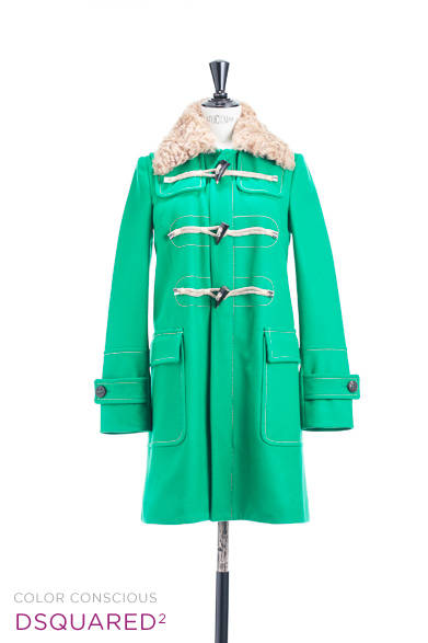 <strong>DSQUARED2｜ディースクエアード</strong><br /><br />定番のダッフルコートを、はっと目を引く鮮やかなグリーンでモダンにアップデイト。カジュアルなデザインも、襟もとのファーでぐっとラグジュアリー感を増して大人の仕上がりに。<br /><br />コート 20万7900円<br /><br />ディースクエアード 東京<br />Tel. 03-3573-5731