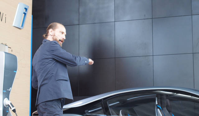 <strong>BMW i8 Concept｜ビー・エム・ダブリュー i8 コンセプト</strong><br />BMW i シニア・エクステリア・デザイナーのカイ・ランガー氏