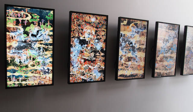 <strong>BMW i. BORN ELECTRIC TOUR.</strong><br />チームラボによる作品「花と屍剥落十二幅対」も展示されている