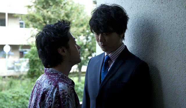 <strong>MOVIE｜『その夜の侍』</strong>　劇団「THE SHAMPOO HAT」の旗揚げ以来、コアな演劇ファンを魅了してきた鬼才・赤塚雅秋の鮮烈なるデビュー作『その夜の侍』が11月17日（土）から全国ロードショーされる　© 2012「その夜の侍」製作委員会