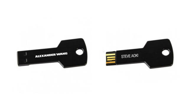 <strong>ALEXANDER WANG│アレキサンダー ワン</strong>　Object Collection x Japanese DJ PLAYLIST CUSTOMIZED USB COLLABORATION WITH STEVE AOKI(ステージ限定）2100円