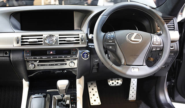 <strong>Lexus LS600h｜レクサス LS600h</strong>