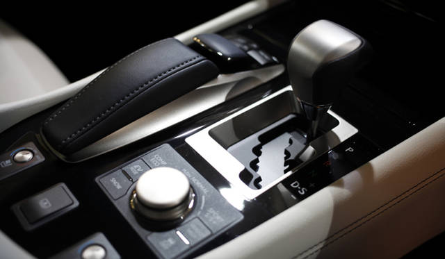 <strong>Lexus LS600h｜レクサス LS600h</strong>