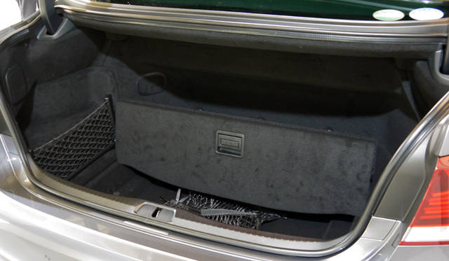 <strong>Lexus LS600h｜レクサス LS600h</strong>