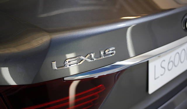 <strong>Lexus LS600h｜レクサス LS600h</strong>