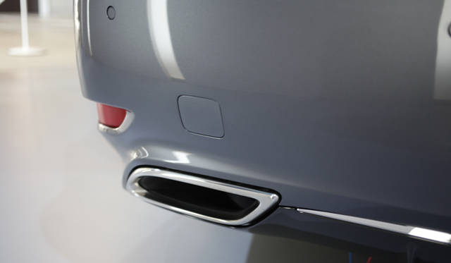 <strong>Lexus LS600h｜レクサス LS600h</strong>