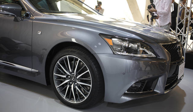 <strong>Lexus LS600h｜レクサス LS600h</strong>