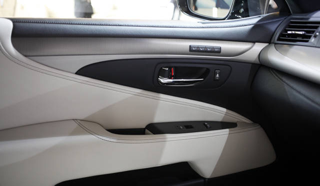 <strong>Lexus LS600h｜レクサス LS600h</strong>