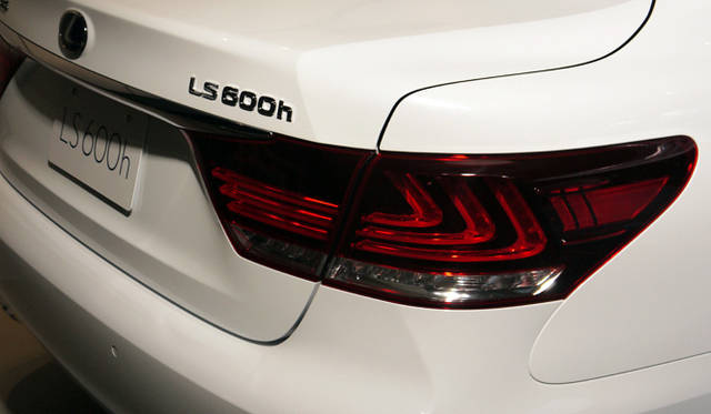 <strong>Lexus LS600h｜レクサス LS600h</strong>