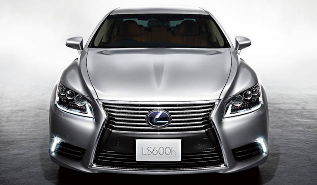 <strong>Lexus LS 600h version L｜レクサス LS 600h バージョンL</strong>
