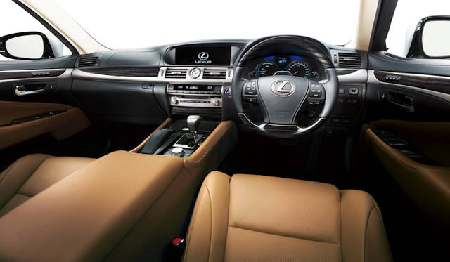 <strong>Lexus LS 600h version L｜レクサス LS 600h バージョンL</strong>