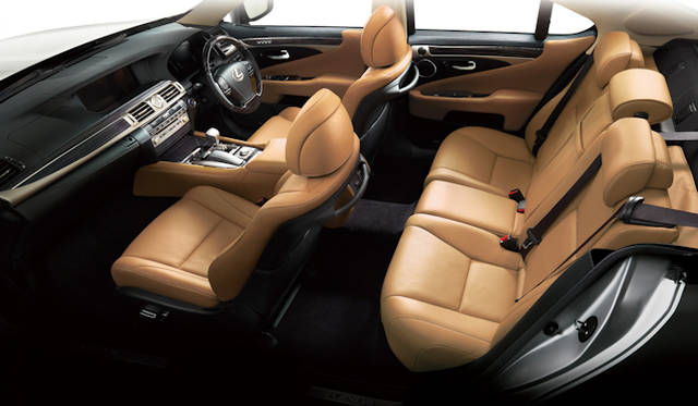 <strong>Lexus LS 600h version L｜レクサス LS 600h バージョンL</strong>