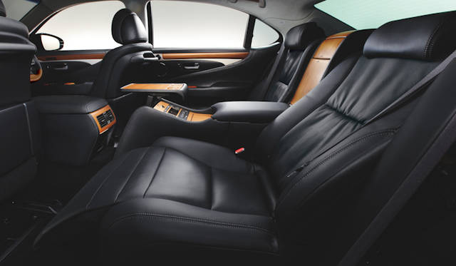 <strong>Lexus LS 600hL EXECUTIVE package｜レクサス LS 600hL エクゼクティブ パッケージ（4人乗り）</strong>