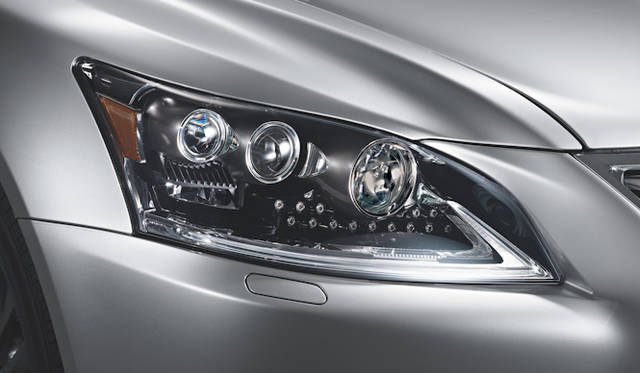 <strong>Lexus LS｜レクサス LS</strong>