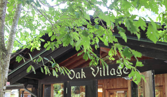 <strong>プロフェッショナルと巡る森～岐阜・飛騨地方の自然とアクティビティ～</strong> 「オークヴィレッジ高山」の受付外観