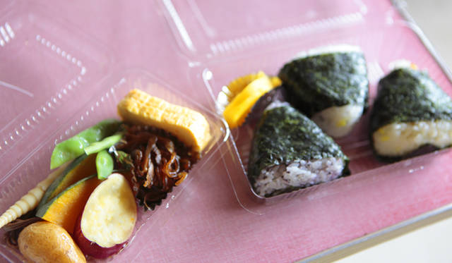 <strong>プロフェッショナルと巡る森～岐阜県の“ウェルネス・ツーリズム”</strong> 森の昼食はおにぎりに限る