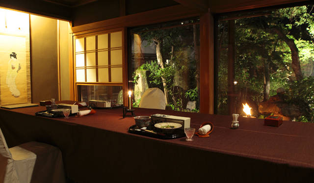 <strong>プロフェッショナルと巡る森～岐阜県の“ウェルネス・ツーリズム”</strong> 「八ツ三館」での夕食