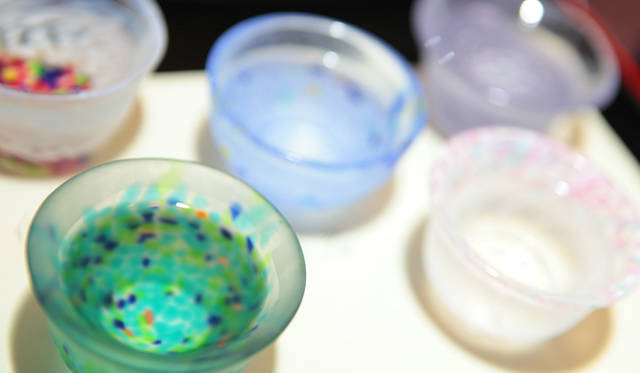 <strong>プロフェッショナルと巡る森～岐阜県の“ウェルネス・ツーリズム”</strong> 日本酒の利き比べ、という酒好きにはうれしいメニューもある