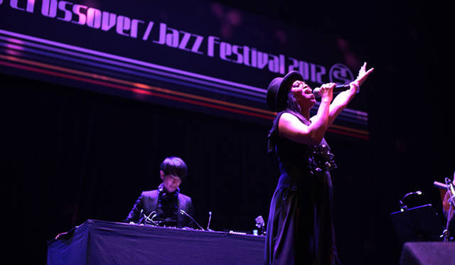 　DJ KAWASAKI feat.N’Dea Davenport