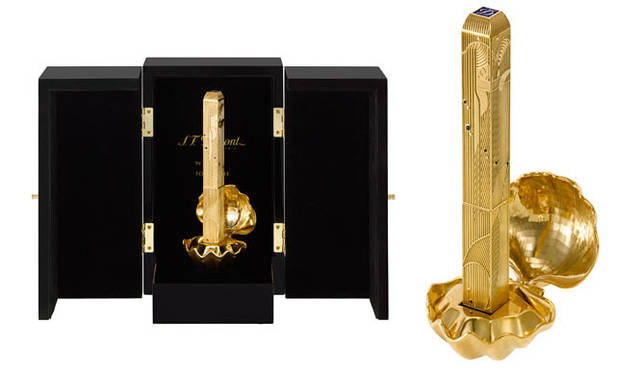 <strong>S.T. Dupont｜エス・テー・デュポン</strong>　「Sleeping Mermaid collection」　左／プレステージ・コレクションを収納するオリジナルボックス、右／プレステージ・コレクション 万年筆（シェル型の台付き) 147万円（世界限定55ピース）