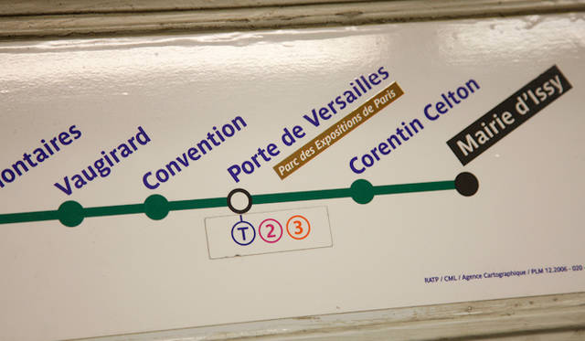 <br />パリの地下鉄（メトロ）の路線図　Porte de Versailles（ポルト・ドゥ・ヴェルサイユ）が会場だ