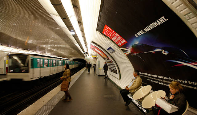 　<br />地下鉄駅構内に大きく貼られたポスター