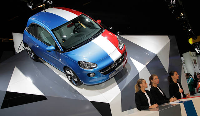 　<br />オペルのブースでは、新型車の「ADAM」が展示されていた