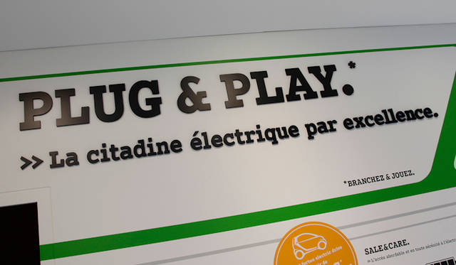 　<br />スマート電気自動車の展示　「電気の都会っ子はすぐれもの」