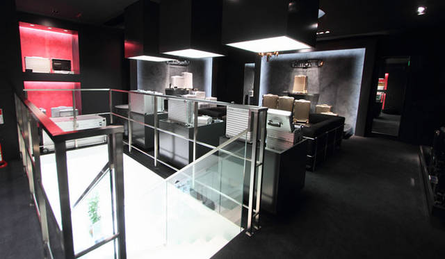<strong>RIMOWA｜リモワ</strong>　「RIMOWA 福岡店」2階