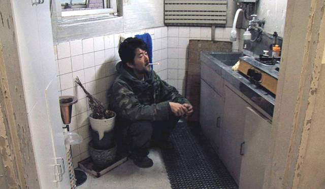 <strong>ART｜「会田誠展：天才でごめんなさい」</strong>　追い詰められた美術家の内面を徹底的に捉え、同時にユーモアに満ちた“奇才”の新たな一面にも触れている　© ザ・ファクトリー