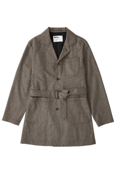 　「MHL. COMMUNITY MART」　MHL.×BEAUTY&YOUTH 別注コート 4万950円（BEAUTY&YOUTHの限られた店舗とMartの限定販売）