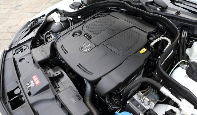 <strong>Mecedes-Benz CLS 350 BliueEFFICIENCY Shooting Brake｜<br />メルセデス・ベンツ CLS 350 ブルーエフィシェンシー シューティイングブレーク</strong><br /><br />このモデルの3,498ccV型6気筒エンジンは最高出力225kW（306ps）/6,500rpm、最大トルク370Nm/3,500-5,250rpmというスペックで、0-100km/h加速を6.7秒でこなす 燃費は7.3ℓ/100km、CO2排出量は169g/kmだ