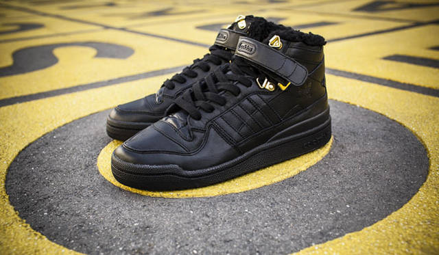 　adidas Originals for snidel<br>問い合わせ<br />アディダスグループお客様窓口<br />0120-810-654（土日祝除く、9:30～18:00）<br />snidelルミネ新宿2店　Tel. 03-3345-5357