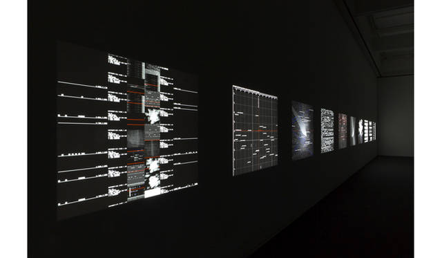 池田亮司《data.matrix [n°1-10] 》　2006-09年 © 2009 ryoji ikeda　Photo: 丸尾隆一　Courtesy of Gallery Koyanagi, Tokyo