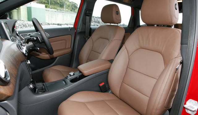 <strong>Mercedes-Benz B180 BlueEFFICIENCY｜メルセデス・ベンツ B180 ブルーエフィシェンシー</strong>