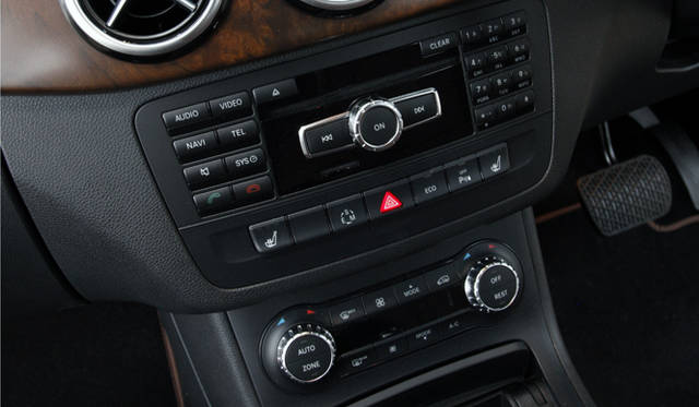 <strong>Mercedes-Benz B180 BlueEFFICIENCY｜メルセデス・ベンツ B180 ブルーエフィシェンシー</strong>