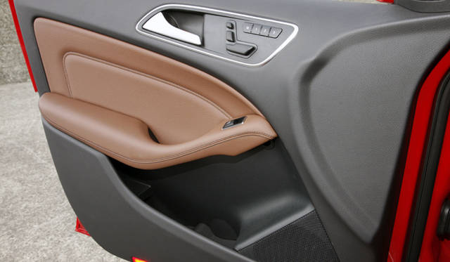 <strong>Mercedes-Benz B180 BlueEFFICIENCY｜メルセデス・ベンツ B180 ブルーエフィシェンシー</strong>