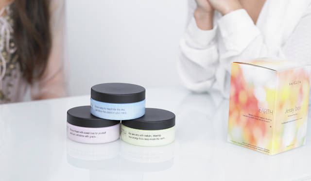 　死海の水には、ミネラルがたくさんふくまれていてのも特徴。そんな死海の塩を使ったのがこの「Jessy box」