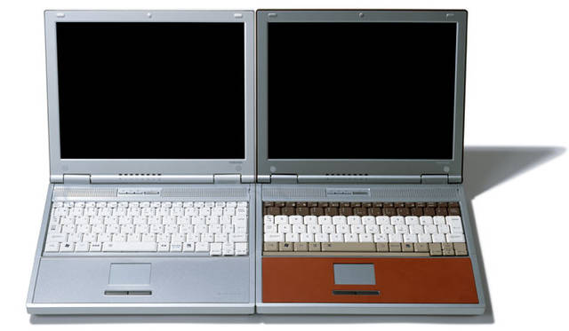 <strong>柳本浩市×田子 學対談</strong>　左／東芝 dynabook CX1、右／dynabook REALFLEET MODEL（CX1R） 