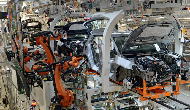 <strong>Volkswagen Golf｜フォルクスワーゲン ゴルフ</strong>　アッセンブリーライン