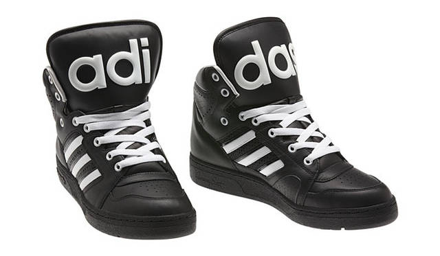 　「adidas Originals by Jeremy Scott」2012-13年秋冬コレクション　スニーカー2万4150円