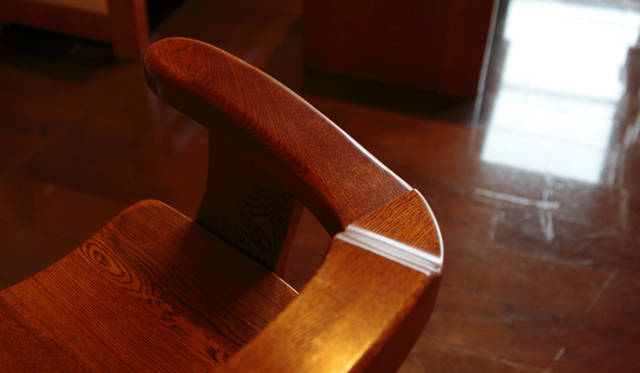  宿泊施設の建築、調度類には木材がふんだんに使われている