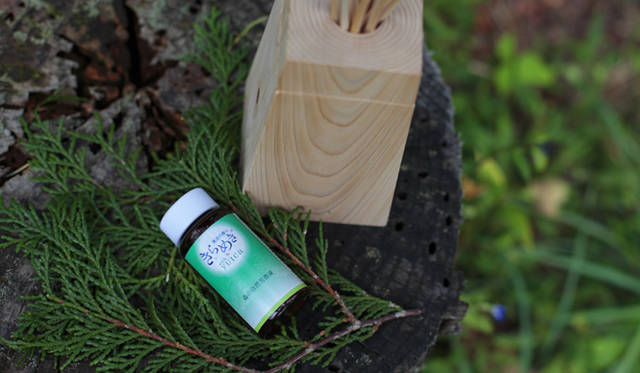  ヒノキから作られた森のディフューザーと自然芳香液のセット「清流の香り・きらめき」は3675円
