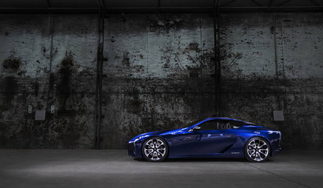 <strong>Lexus LF-LC Blue｜レクサス LF-LC ブルー</strong>