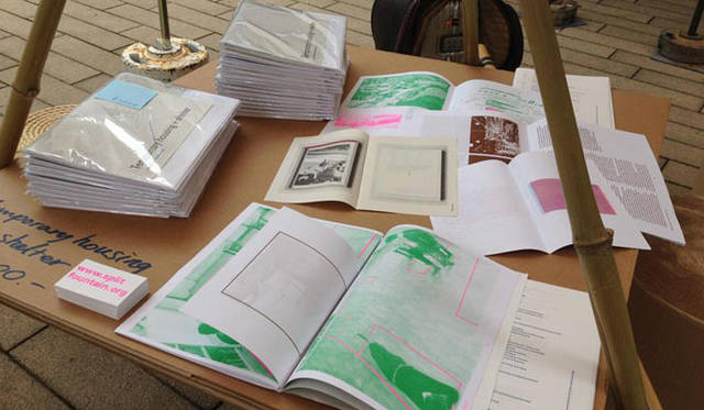 <strong>『Temporary housing + shelter』</strong>　中面　Photo by Momoko Usuda